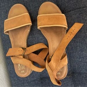 Toms Camel Colored Sandals Women’s Size 9